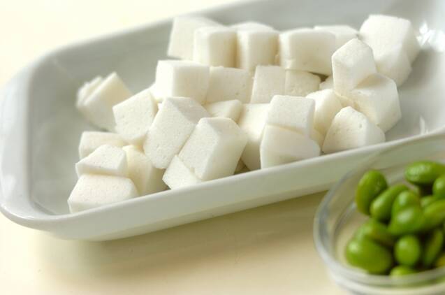 ハンペンと枝豆の卵焼きの作り方の手順1