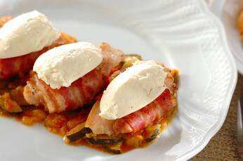 ベーコン巻きチキンの煮込み