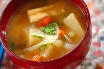 新ジャガの具だくさんみそ汁