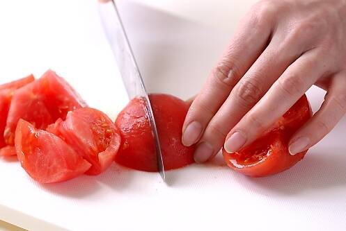 トマトの冷パスタの作り方の手順1