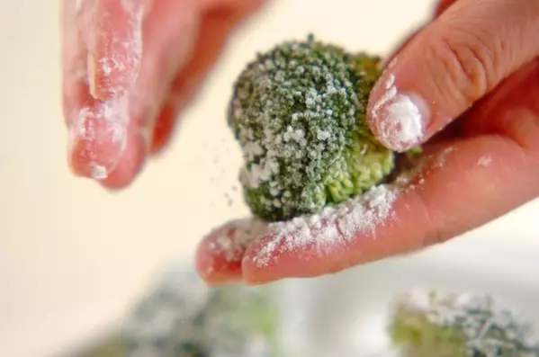 エビとブロッコリーのオーロラソースの作り方1