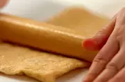 油揚げの納豆はさみ焼きの下準備1