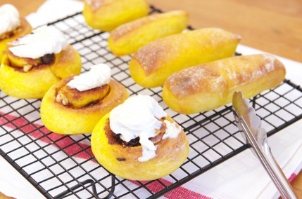 かぼちゃ生地でスティックパンとシナモンロール