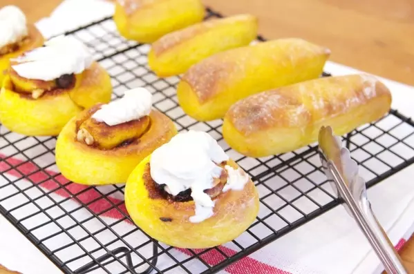 かぼちゃ生地でスティックパンとシナモンロール