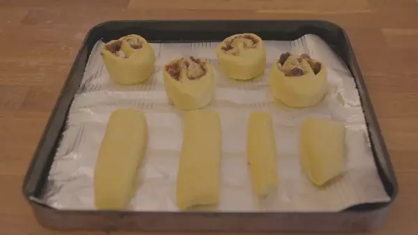 かぼちゃ生地でスティックパンとシナモンロールの作り方9