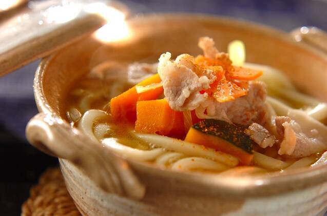 かぼちゃと豚肉が入っているほうとう風うどん