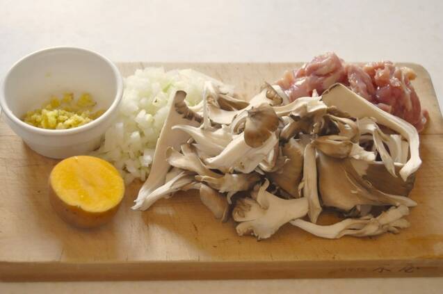 舞茸と鶏肉のスパイスカレーの作り方の手順1