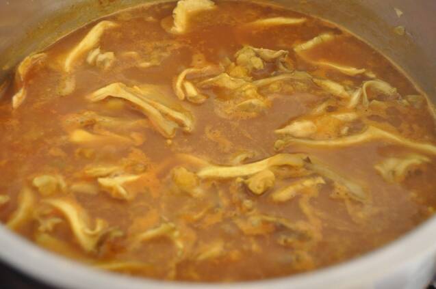 舞茸と鶏肉のスパイスカレーの作り方の手順4