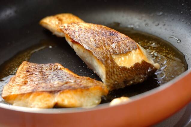 スズキのポワレ　フレッシュトマトのソースの作り方の手順3