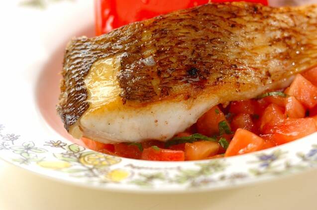 スズキのポワレ　フレッシュトマトのソースの作り方の手順4