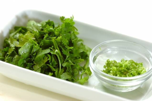 パクチー肉餃子の作り方の手順1