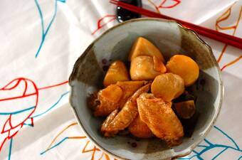 里芋と手羽先の煮物