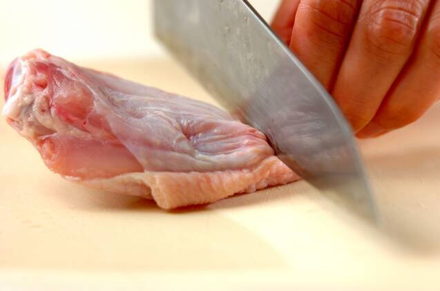 里芋と手羽先の煮物の作り方の手順1