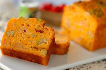 ドライトマトとグリーンオリーブのケークサレ