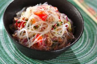 豚ひき肉のエスニックサラダ