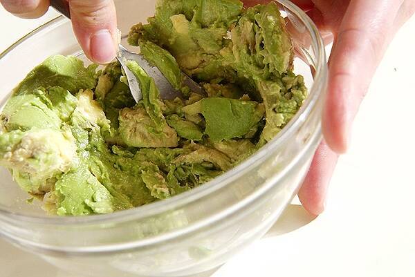 アボカドソースのサラダの作り方の手順4