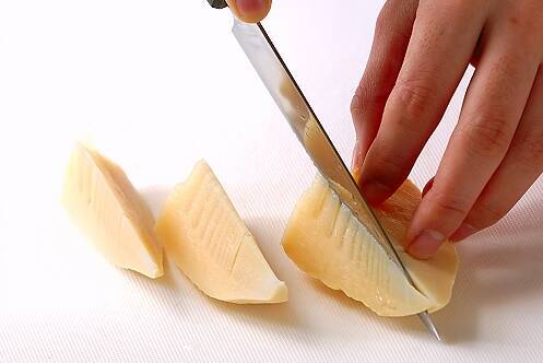 ダシじんわり！タケノコとワカメの煮物の作り方の手順1