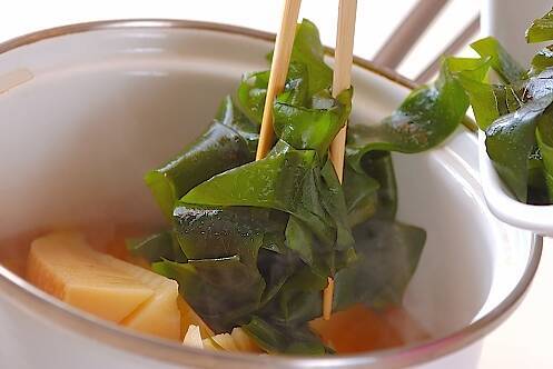 ダシじんわり！タケノコとワカメの煮物の作り方の手順5