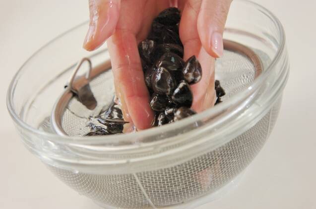 シジミたっぷりおみそ汁の作り方の手順1