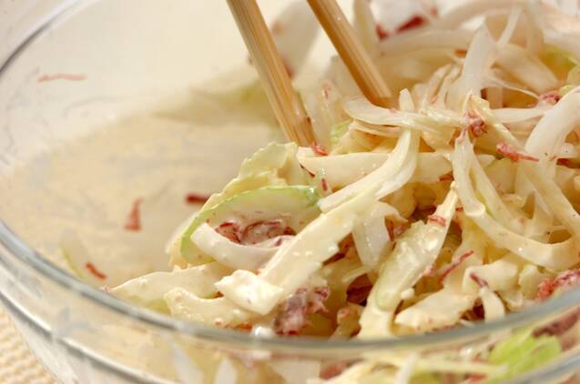 セロリとコンビーフのレモンサラダの作り方の手順2