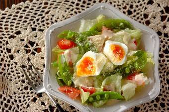 スナップエンドウのシーザーサラダ