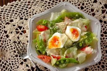 スナップエンドウのシーザーサラダ