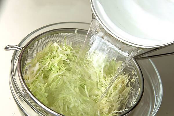 パリパリ絶品！チキンステーキ フライパンで超簡単 何度も作りたくなるの作り方の手順2