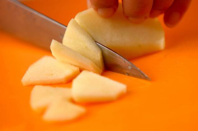 バニラアイス　リンゴの甘煮添えの作り方の手順1