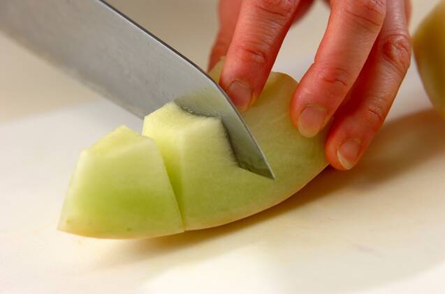 メロンのマリネの作り方の手順1