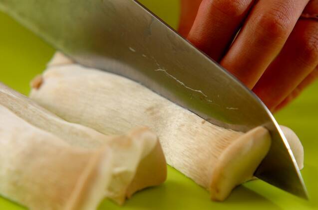 エリンギの甘辛炒めの作り方の手順1