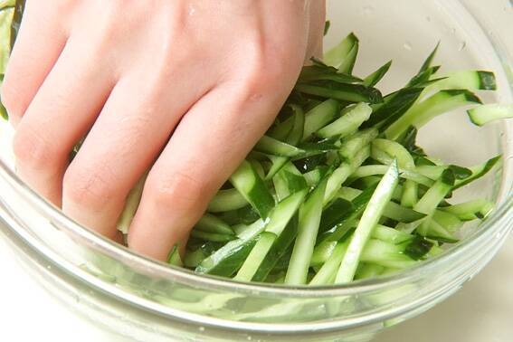 キュウリのナムルの作り方の手順1