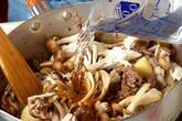 キノコ肉じゃがの作り方6