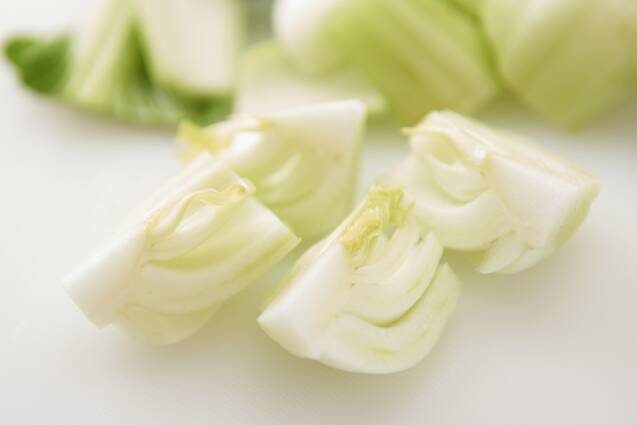 鶏だんごと野菜のチキンボーンブロススープの作り方の手順2