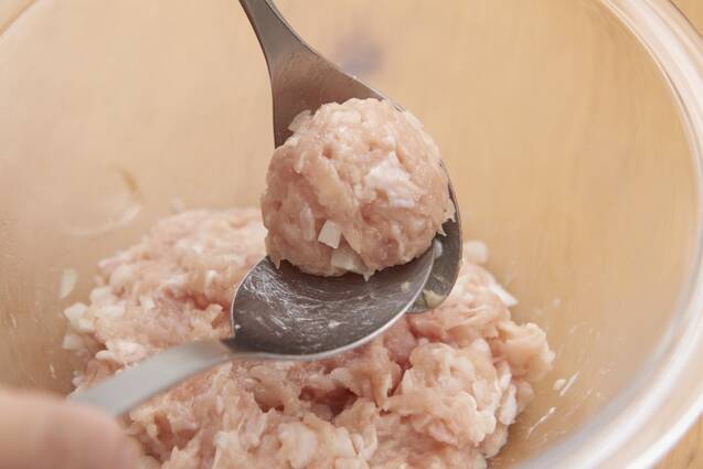 鶏だんごと野菜のチキンボーンブロススープの作り方の手順6