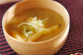 せん切りキャベツのみそ汁