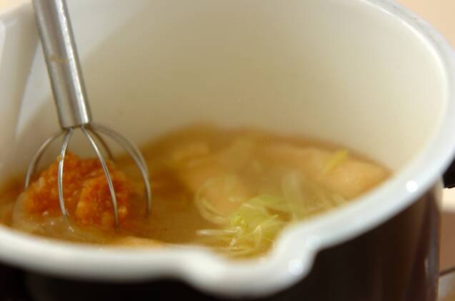 せん切りキャベツのみそ汁の作り方の手順3