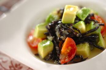 アボカドとヒジキのマリネ