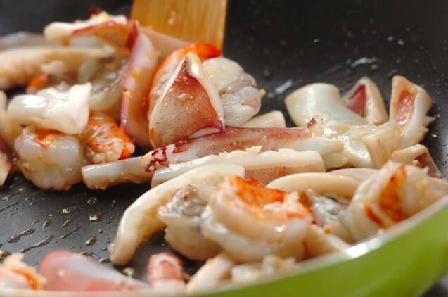 魚介とネギのガーリック炒めの作り方の手順4