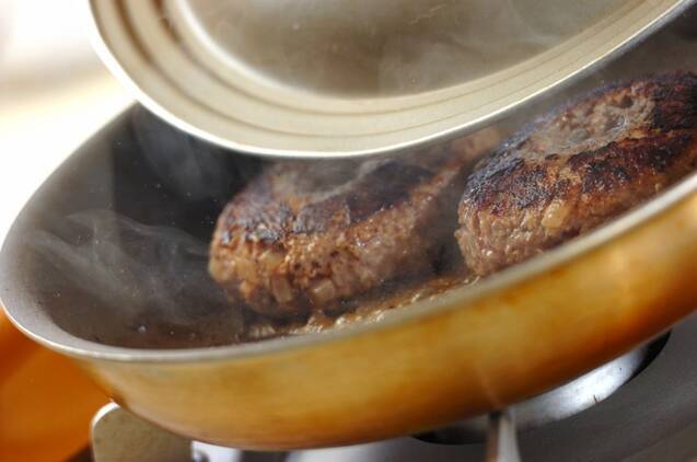 カレーソースのハンバーグの作り方の手順4