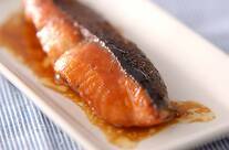 サーモンのムニエル レモンバターソースがけ