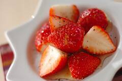 イチゴのハチミツがけ