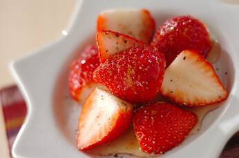 イチゴのハチミツがけ