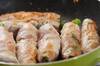 豚肉と春菊の梅巻き焼きの作り方の手順4