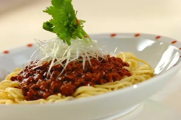 簡単肉味噌で！ジャージャー麺の作り方4