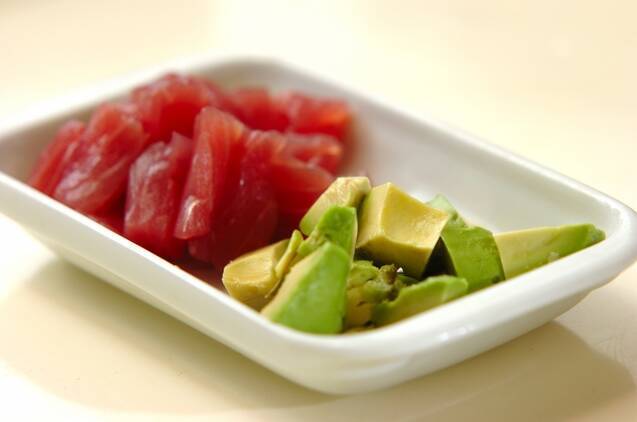 簡単おつまみ マグロのユッケ 混ぜるだけ！by西川 綾さんの作り方の手順1