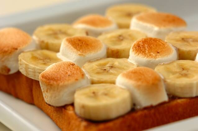 チョコとバナナのマシュマロトーストの作り方の手順4