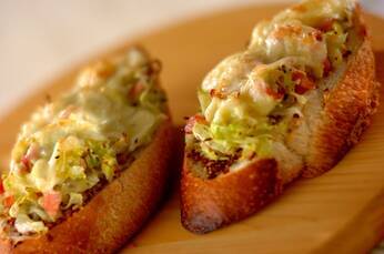 炒めキャベツのオープンサンド