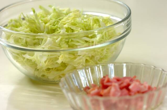 炒めキャベツのオープンサンドの作り方の手順2