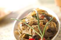 豆腐の黒ゴマパスタ