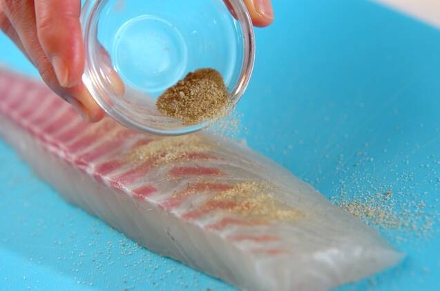 鯛の昆布じめカルパッチョらっきょうドレッシングがけの作り方の手順1